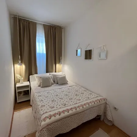 Perla Alba Apartmán *